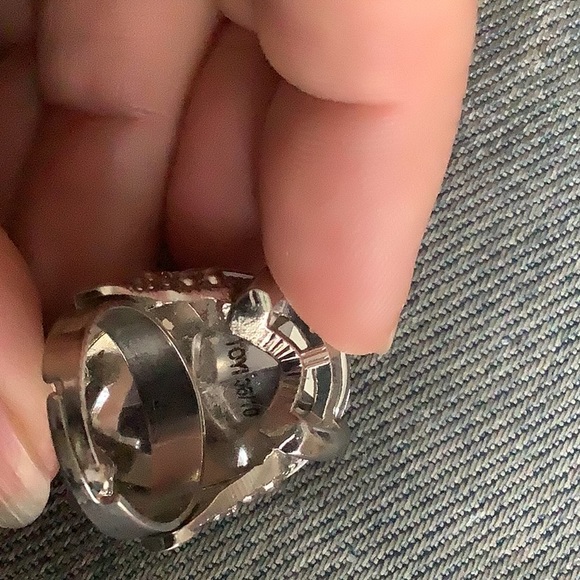 Brilliant red stone signature ring - Picture 4 of 5